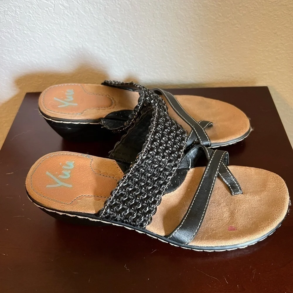 YUU Black Sandals Size 6